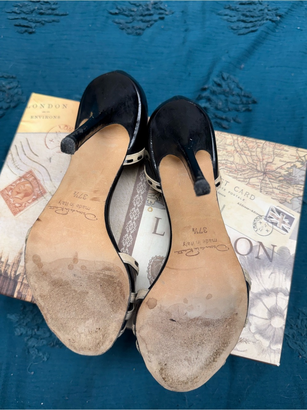 Oscar de la Renta Black and Gold D'Orsay Patent Leather Heels - Picture 3 of 3